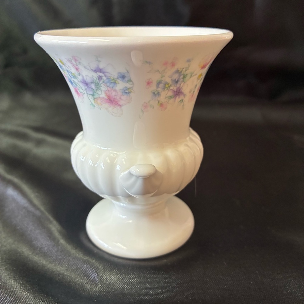Wedgwood Vintage Angela Bone China Small Urn Bud Vase Toothpick Holder - Picture 4 of 9